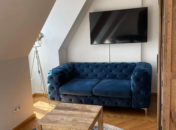 Modernes An Der Frauenkirche Ii * دريسدن