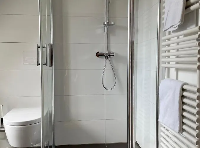 Modernes An Der Frauenkirche Ii * دريسدن