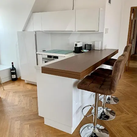 Modernes An Der Frauenkirche Ii Drezno