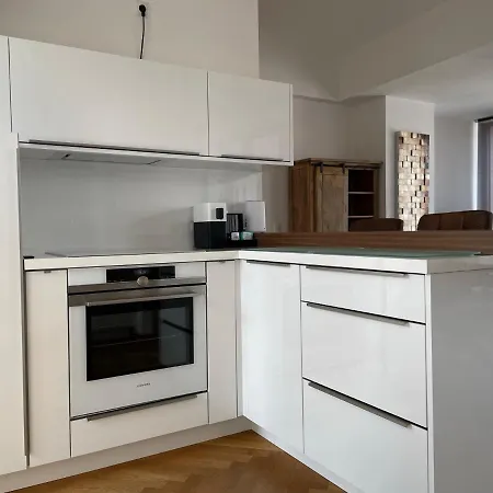 Modernes An Der Frauenkirche Ii Drezno