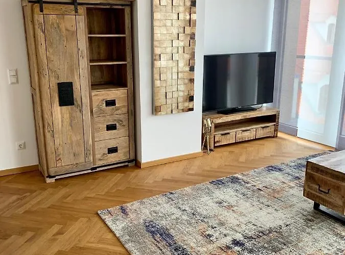 Modernes An Der Frauenkirche Ii *